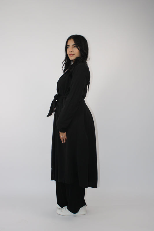 BLACK LONG JACKET WITH LONG SLEEVES, POCKETS AND BELT
