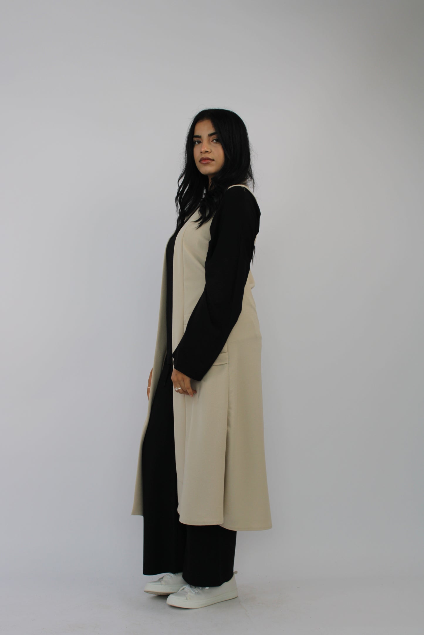 STONE SLEEVELESS PLEATED POCKET LONG CARDIGAN