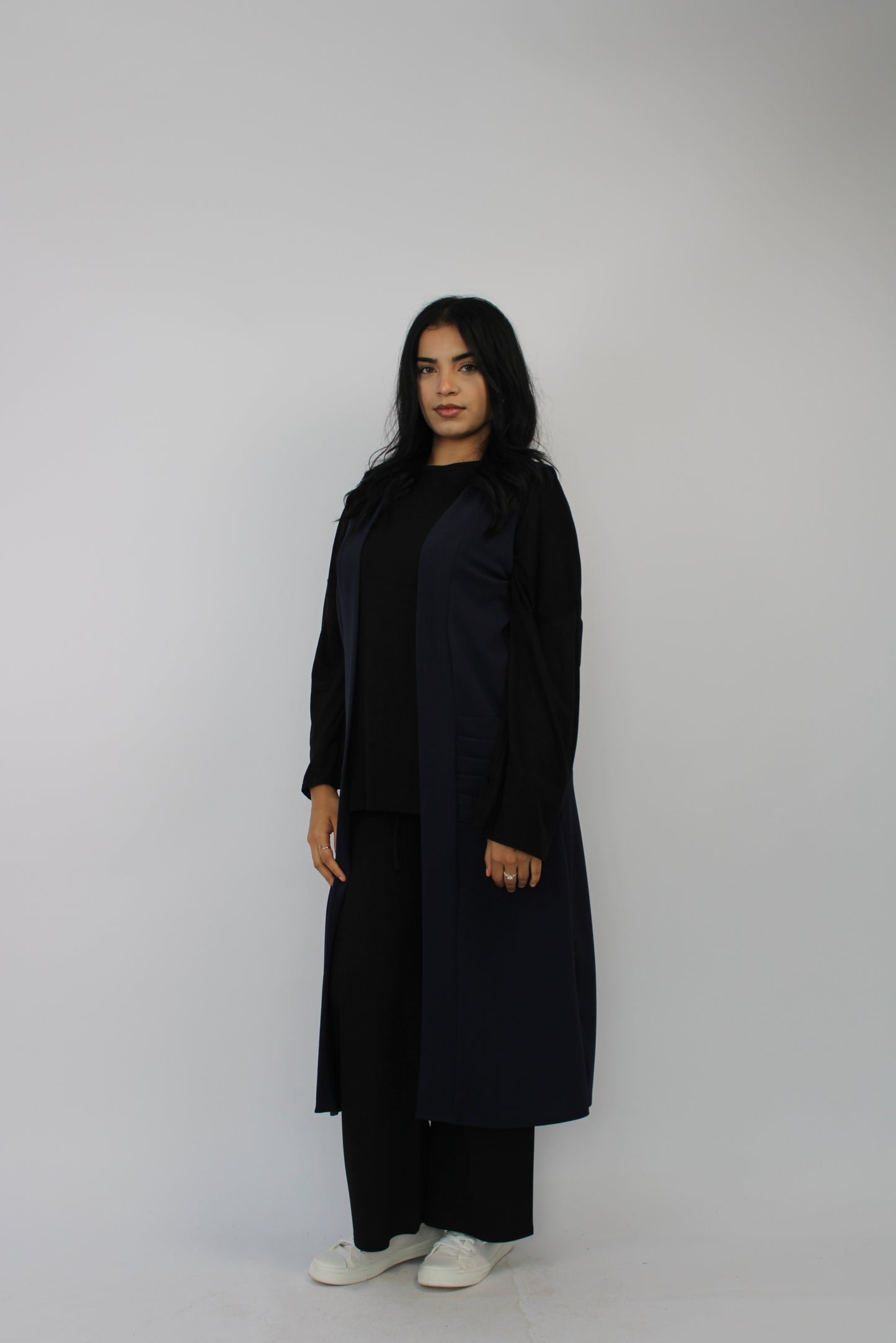 NAVY SLEEVELESS PLEATED POCKET LONG CARDIGAN