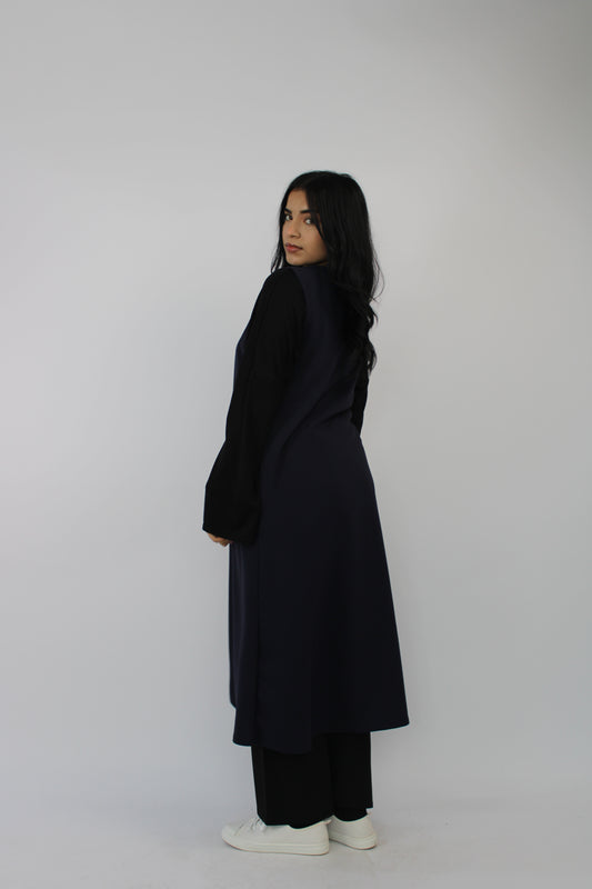 NAVY SLEEVELESS PLEATED POCKET LONG CARDIGAN