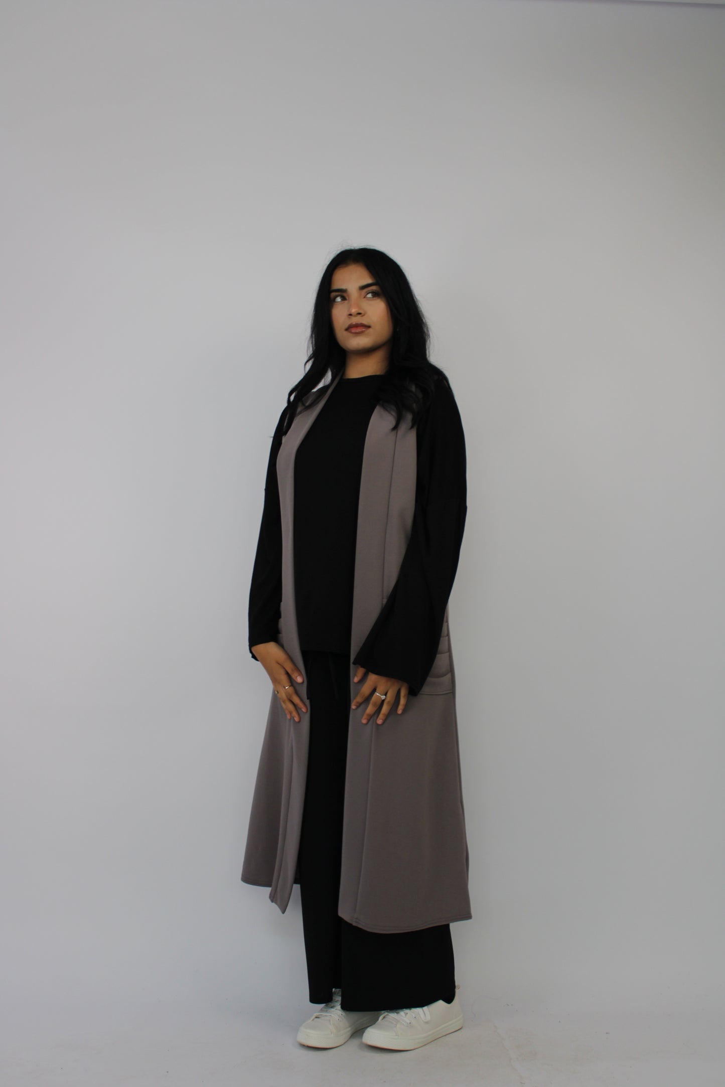 GREY SLEEVELESS PLEATED POCKET LONG CARDIGAN