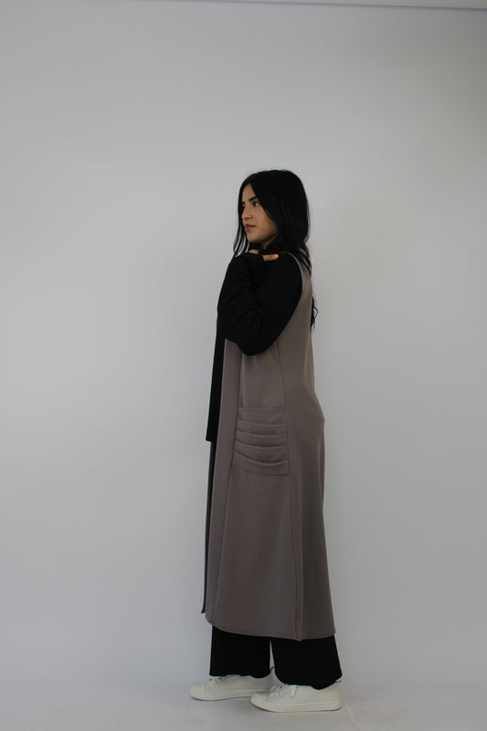 GREY SLEEVELESS PLEATED POCKET LONG CARDIGAN