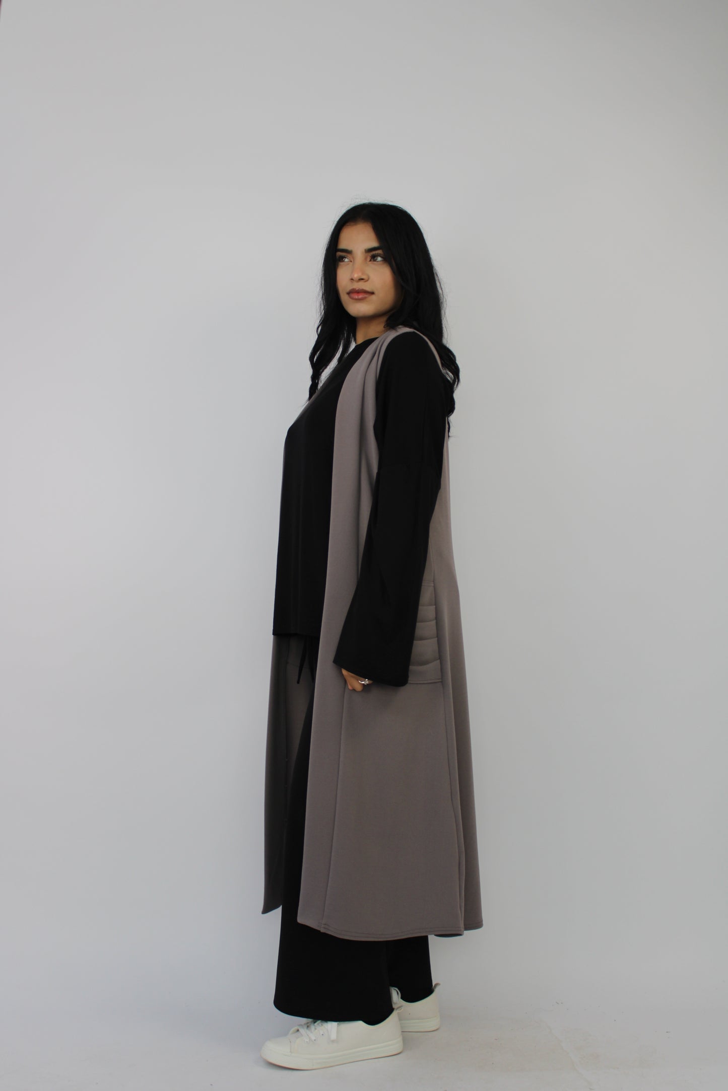 GREY SLEEVELESS PLEATED POCKET LONG CARDIGAN
