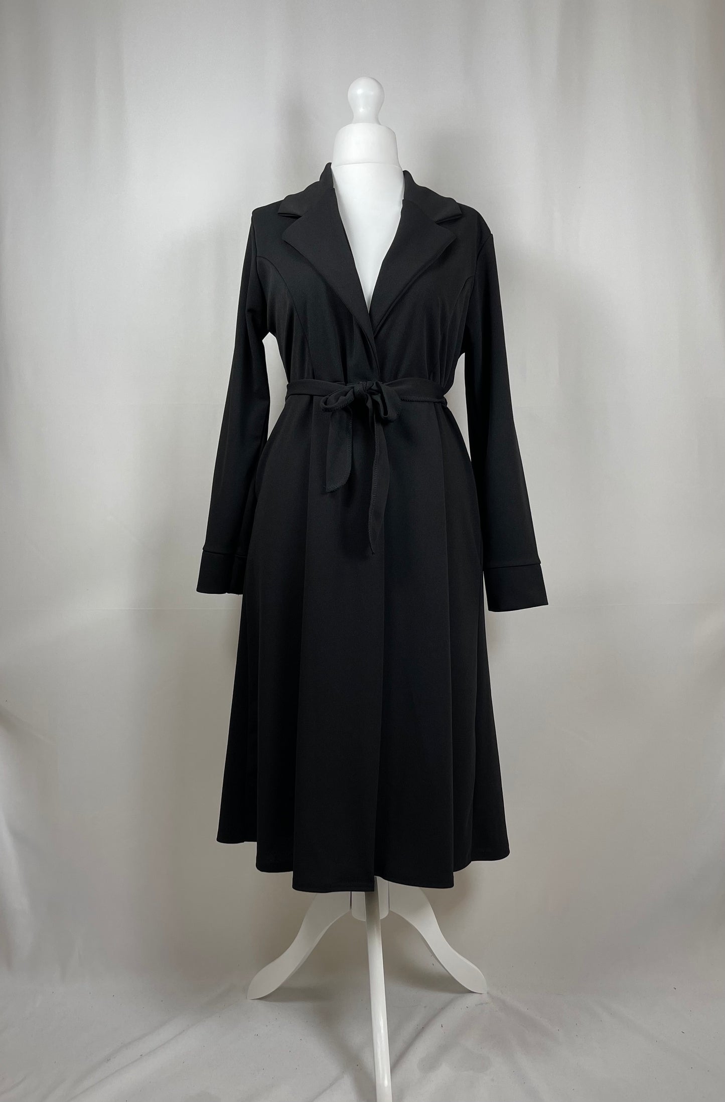 BLACK LONG JACKET WITH LONG SLEEVES, POCKETS AND BELT