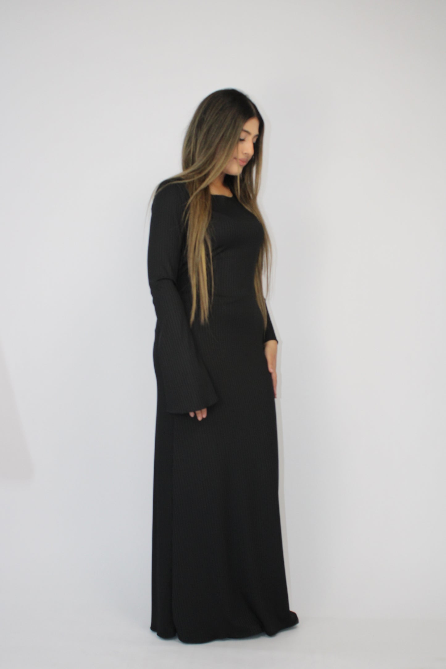 BLACK RIBBED LONG SLEEVE MAXI DRESS