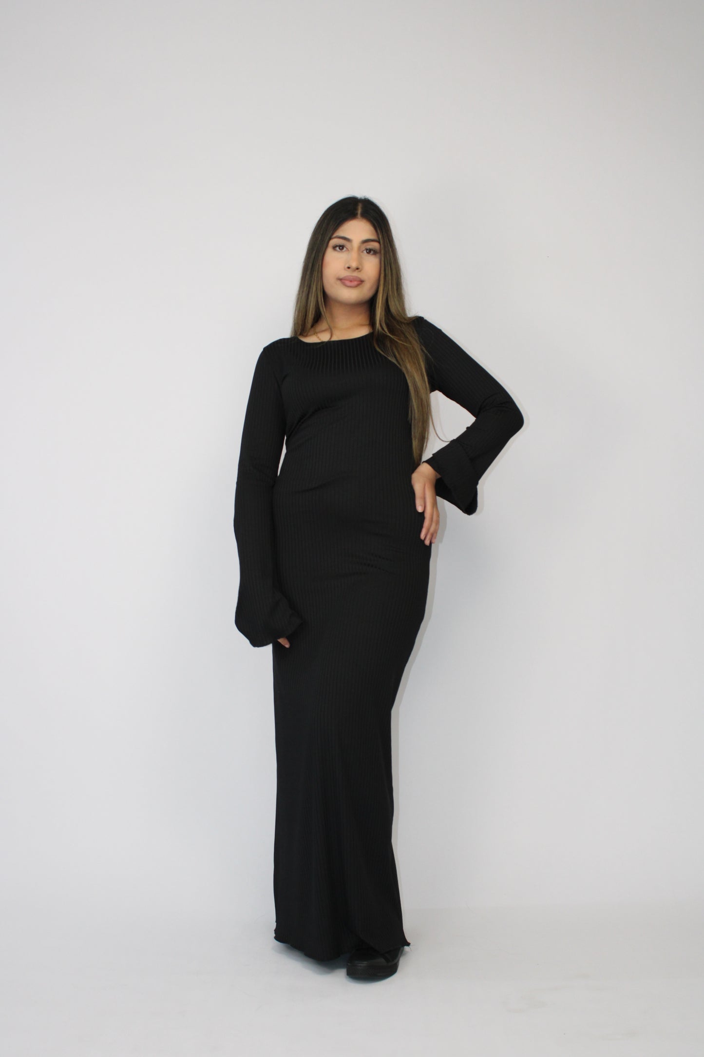 BLACK RIBBED LONG SLEEVE MAXI DRESS