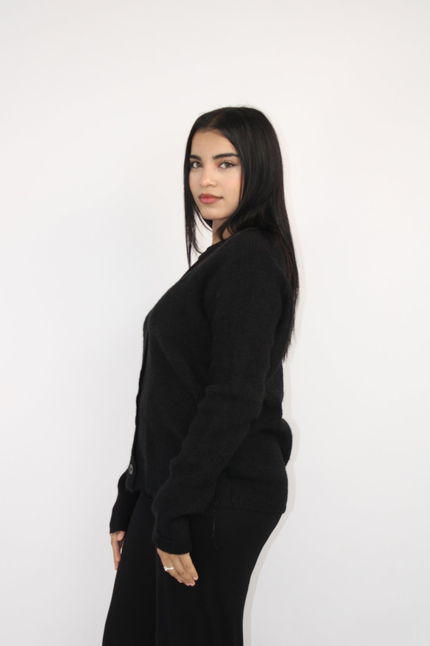BLACK SOFT KNIT BUTTON CARDIGAN