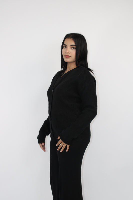 BLACK SOFT KNIT BUTTON CARDIGAN