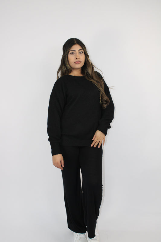 BLACK SOFT KNIT LONG SLEEVE JUMPER