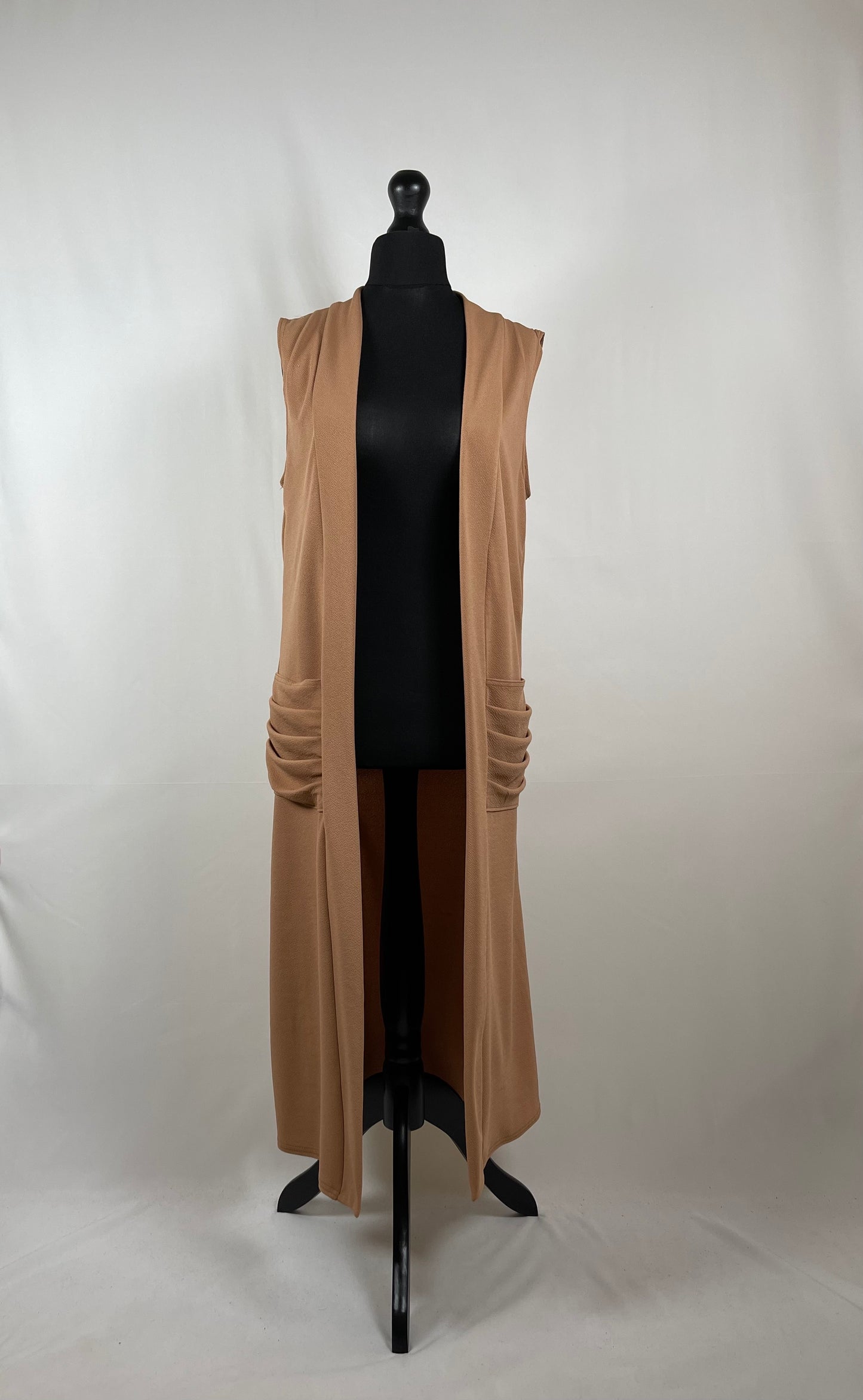 CAMEL SLEEVELESS PLEATED POCKET LONG CARDIGAN