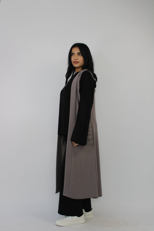 GREY SLEEVELESS PLEATED POCKET LONG CARDIGAN