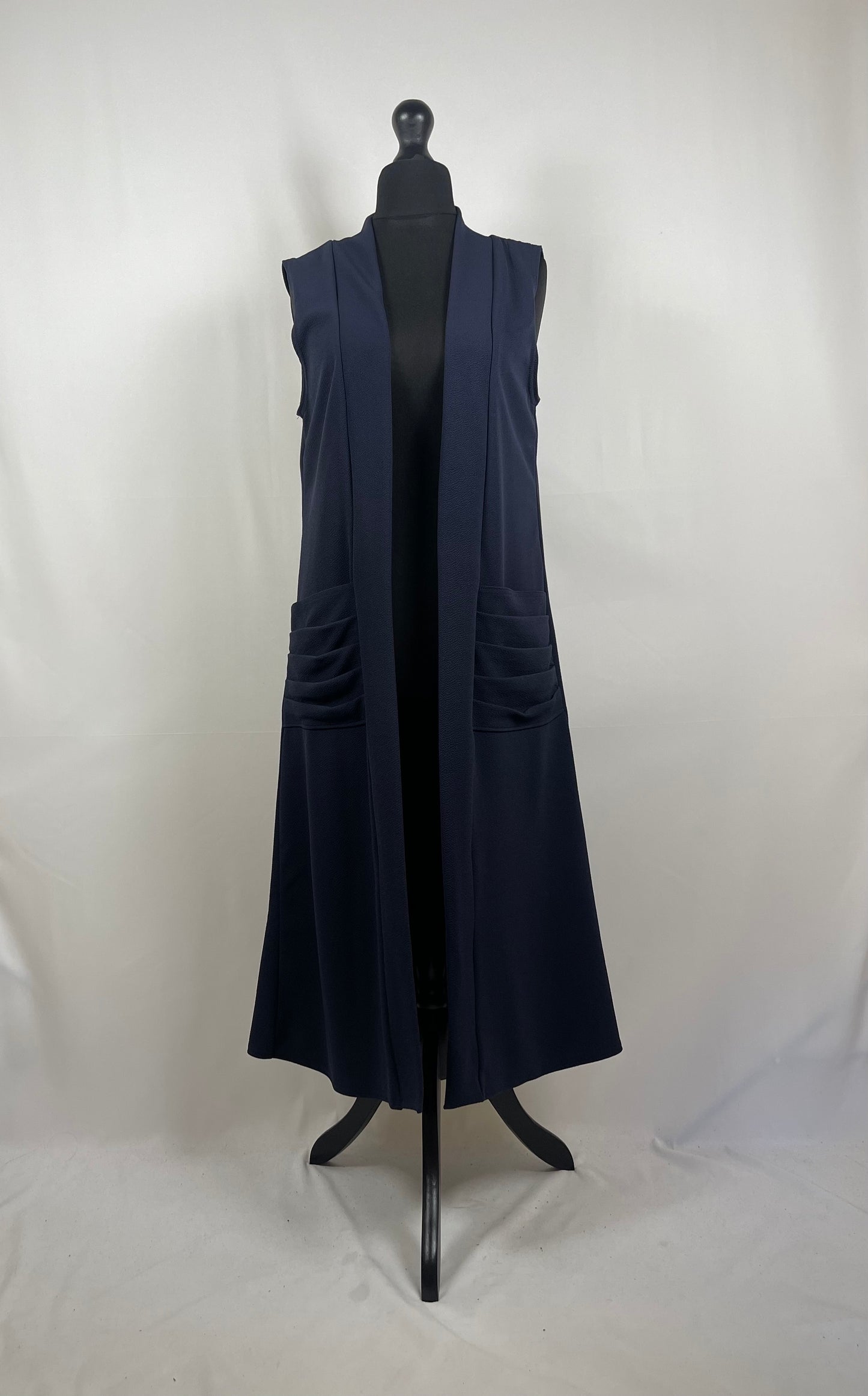 NAVY SLEEVELESS PLEATED POCKET LONG CARDIGAN